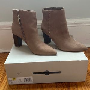 Boots- healed, tan, Bandolino